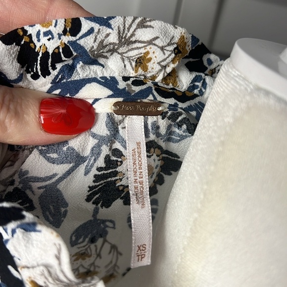 Free People Magic Mystery Floral Flare Sleeve Boho Tunic Top Size XS - Picture 4 of 13